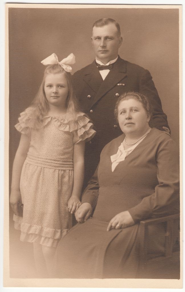 Hermann Tõnissoo abikaasa Marie ja tütre Helgaga