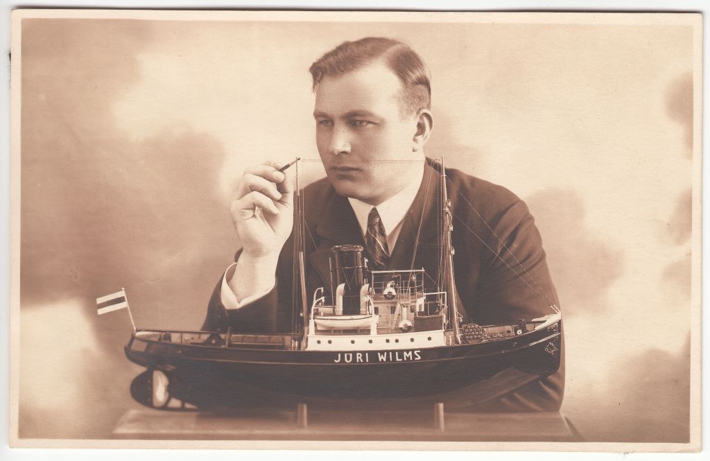 Hermann Tõnissoo laevamudeliga "Jüri Vilms"