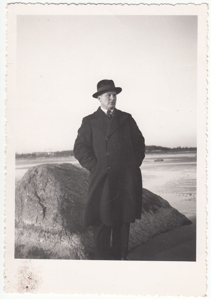 Hermann Tõnissoo mere ääres