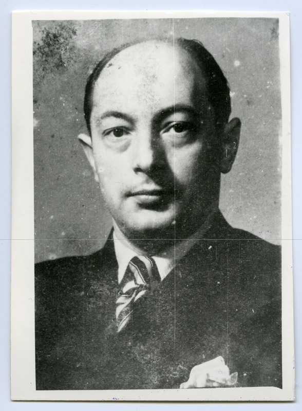 Eesti Riikliku Merelaevanduse varustuskontori toitlustus- ja kaubandusosakonna ülem Arnold Ligur