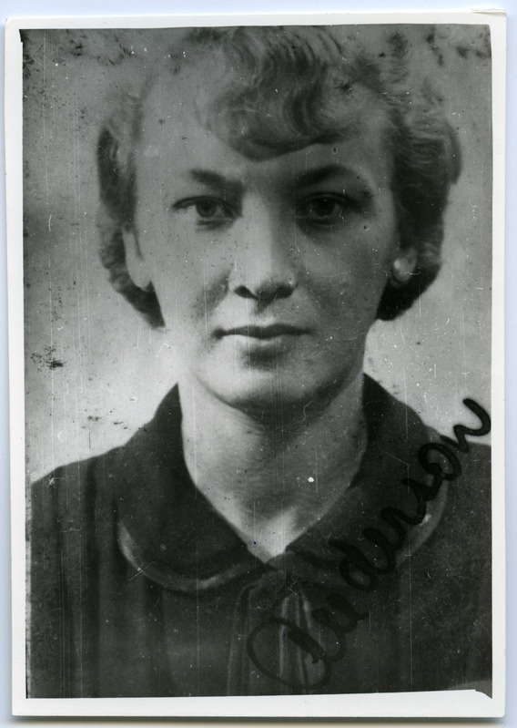 Eesti Riikliku Merelaevanduse masinakirjutaja Tatjana Andersoni portree