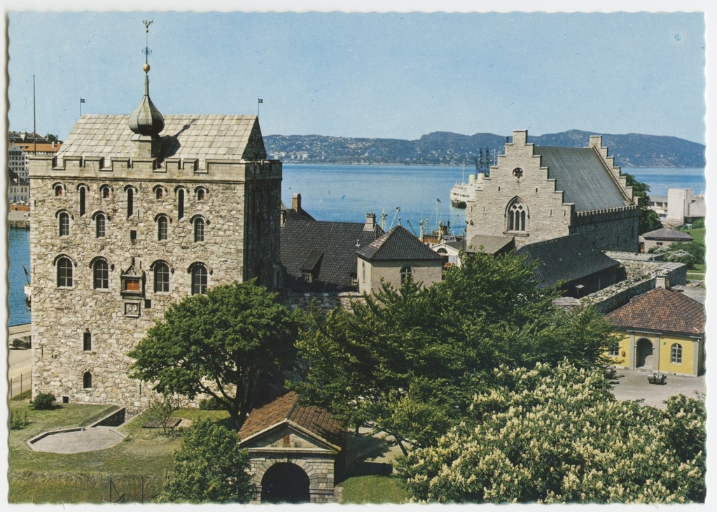 Norra. Bergen. Vaade Valkendorf´i tornile ja Håkon's Hall´ile, kus asub Bergeni linnamuuseum