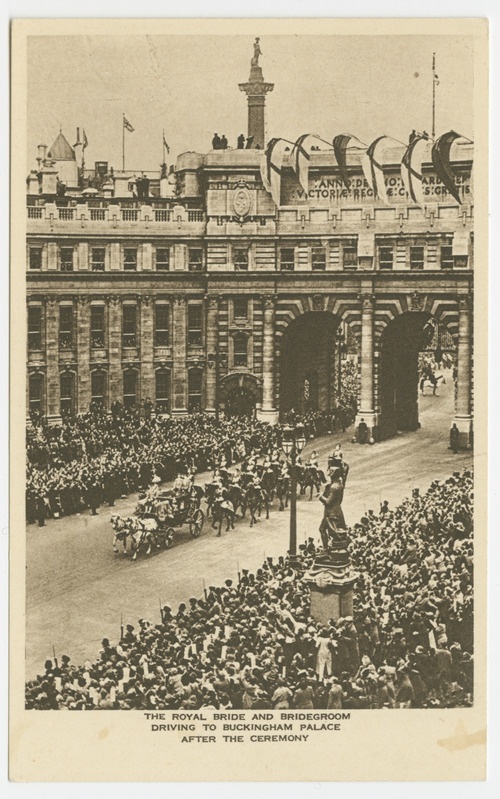 Inglismaa. London. Kuninglik pruutpaar sõitmas peale laulatust Buckinghami paleesse