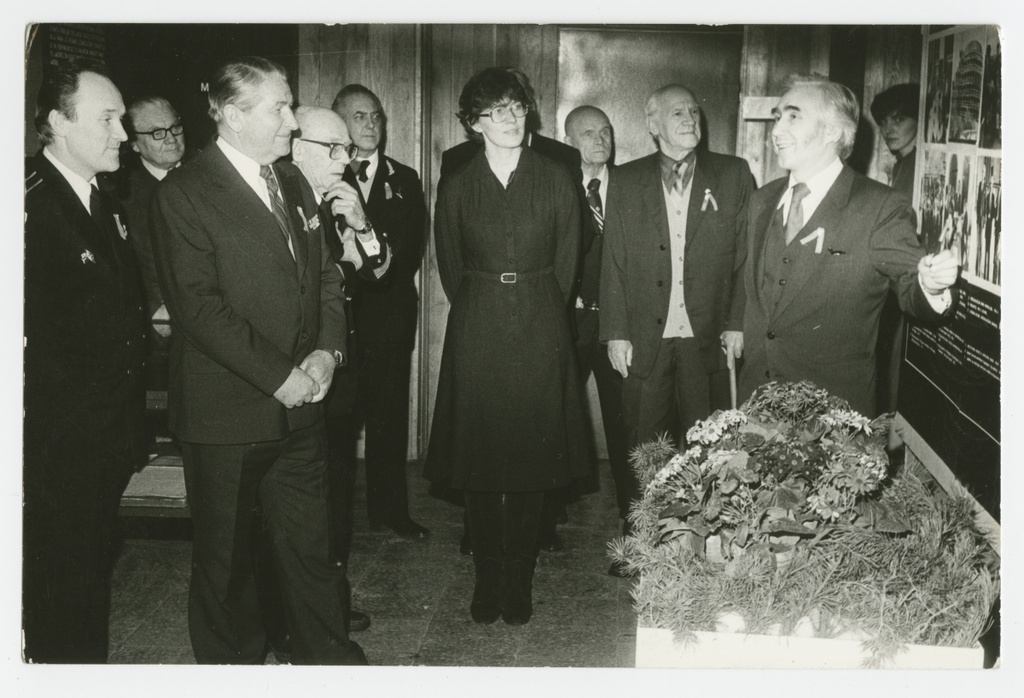 Eesti Riikliku Meremuuseumi 50.aastapäev : Näituse "Meremuuseumi varasalvest" avamine (vasakult) : G. Rosenberg, Herman Sepp, Hamlet Tiits, Karl Leemet, Paul Rohtlaan, Helgi Põllo, Leo Piik, Rudolf Remmelt, Ants Pärna.
30.01.1985
