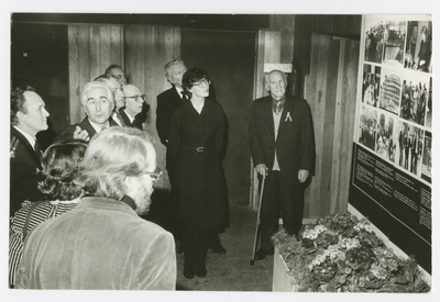 Eesti Riikliku Meremuuseumi 50.aastapäev : Näituse "Meremuuseumi varasalvest" avamine (vasakult) : G.Rosenberg, Ants Pärna, Hamlet Tiits, Karl Leemet, Helgi Põllo, Rudolf Remmelt.
30.01.1985  similar photo