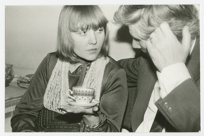Eesti Riikliku Meremuuseumi 50. aastapäevale pühendatud teaduskonverentsile järgnenud hilisõhtune pidu Paksus Margareetas, meremuuseumi puhkeruumis. Istuvad(vasakult) Virve Tuubel ja Olev Leino.
30.01.1985  similar photo