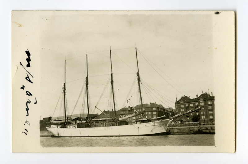 Neljamastiline mootorpurjelaev "Örne" sadamas kai ääres.
Rootsi - ?