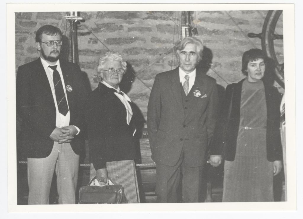 Kotka Kymenlaakson Museo (Maakonnamuuseum) näituse "Laeva lugu" avamine Eesti Riiklikus Meremuuseumis, Paksus Margareetas. 
Grupifoto.
18.05.1985
