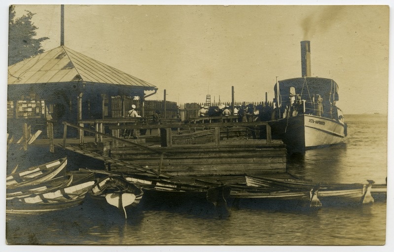 Fotopostkaart. Reisiaurik "Ust-Narovsk" Narva-Jõesuu sadamasilla ääres