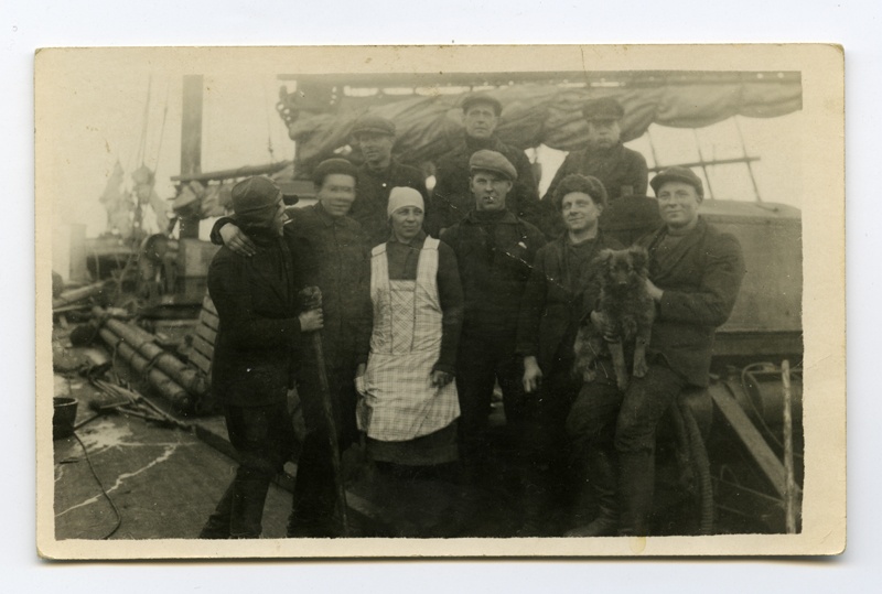 mootorpurjelaeva "Vega" meeskond laeva tekil