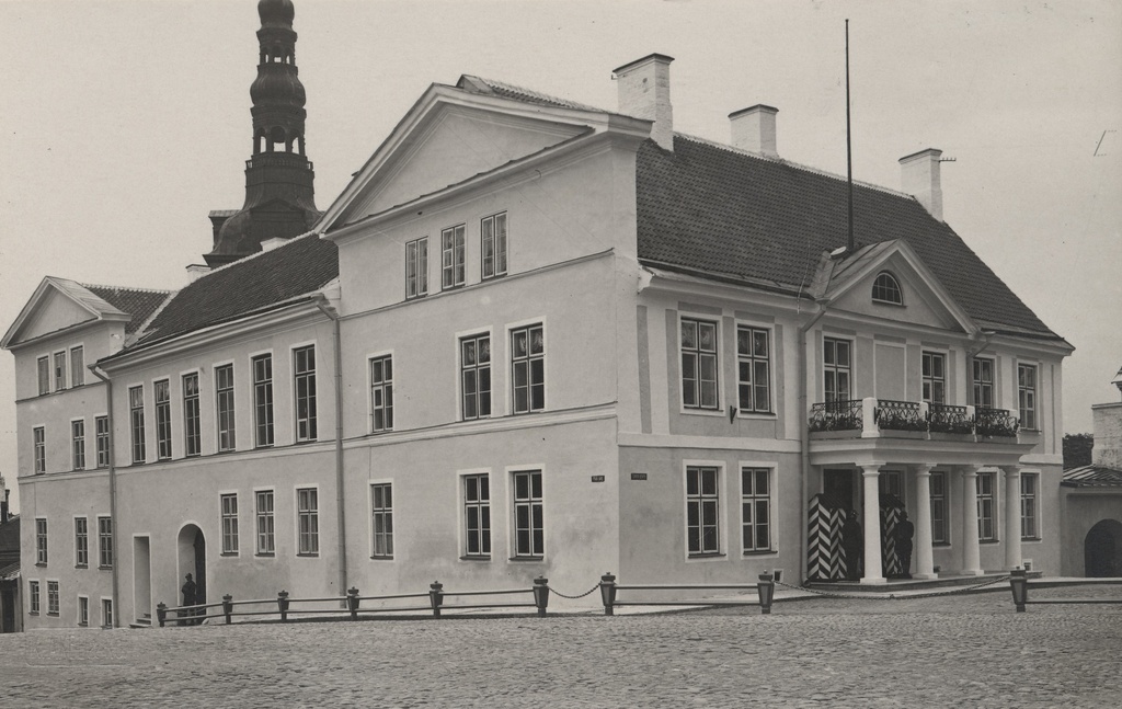 [tallinn] : [The house of the elder]