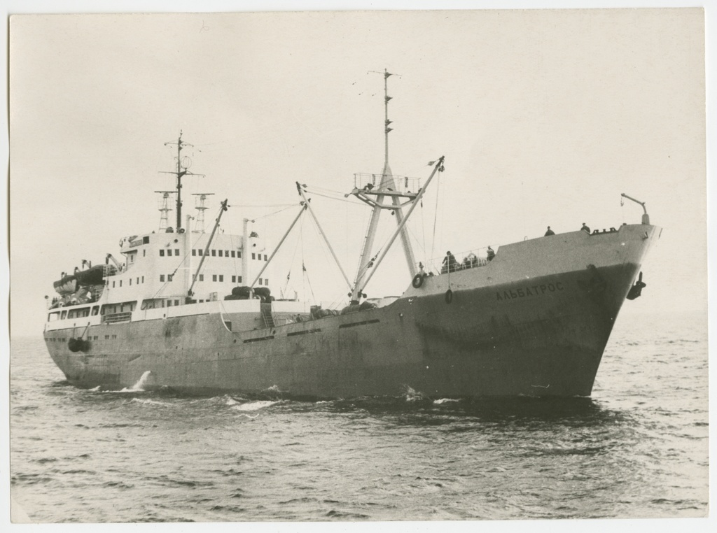 Tootmis-külmutuslaev "Albatros" merel