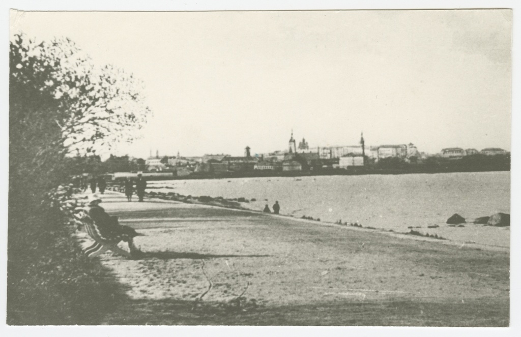 Kadrioru promenaad. Vaade Tallinnale