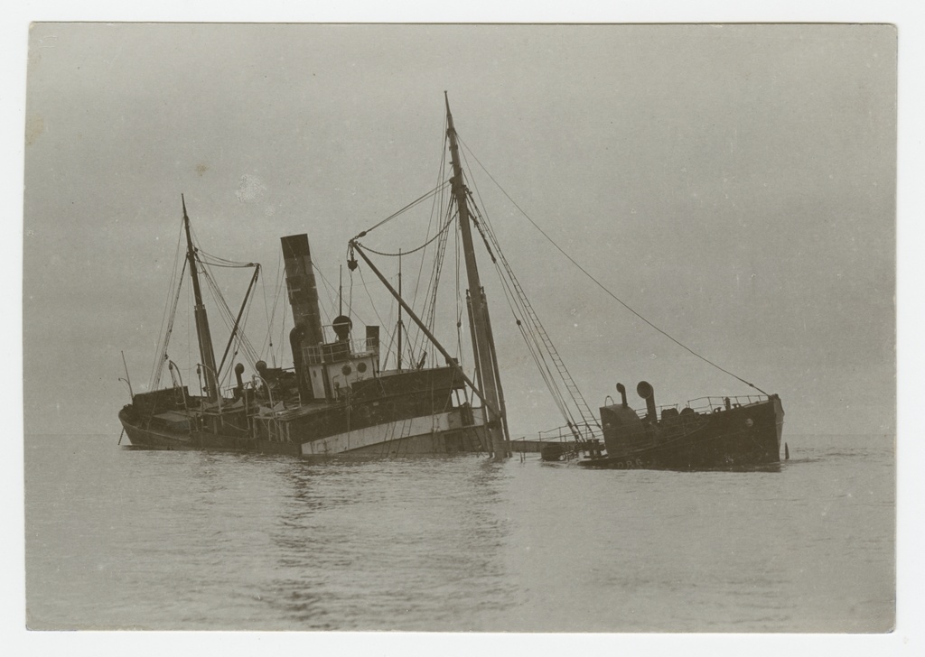 Merendusteemaline foto Herman Vastopäele kuulunud albumist.