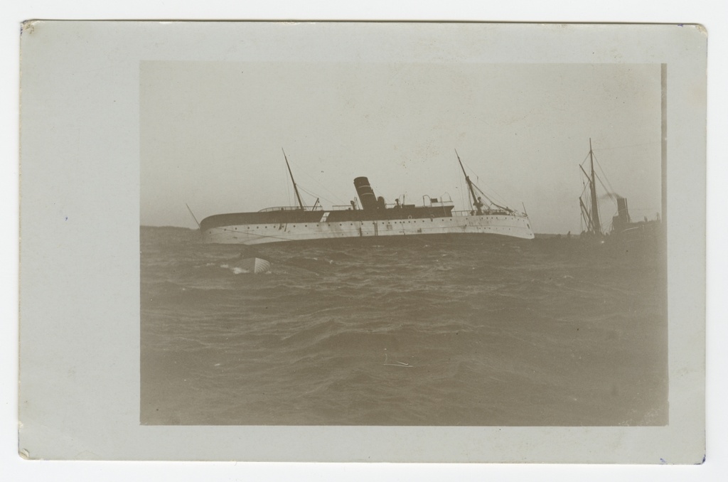 Merendusteemaline foto Herman Vastopäele kuulunud albumist.