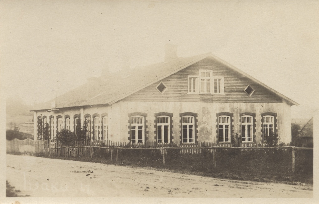 Iisaku schoolhouse
