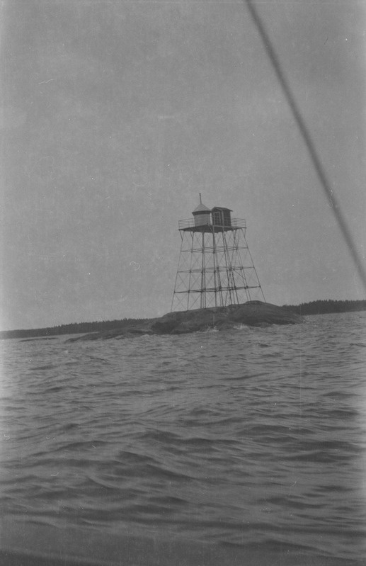 Sõrestiktorniga kaljusaar