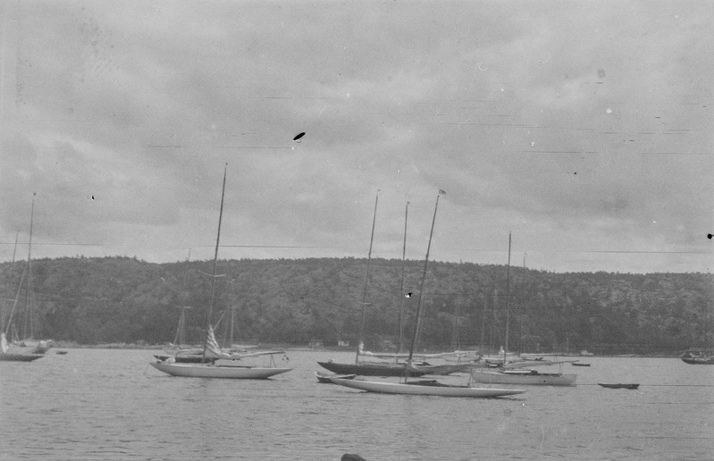 Jahid kalda ääres ankrus