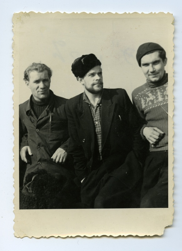 SRT-4244 meeskonnaliikmed: (vasakult) starpom V.G.Sibertsev, kapten V.Noor, III tüürimees R.Tihane