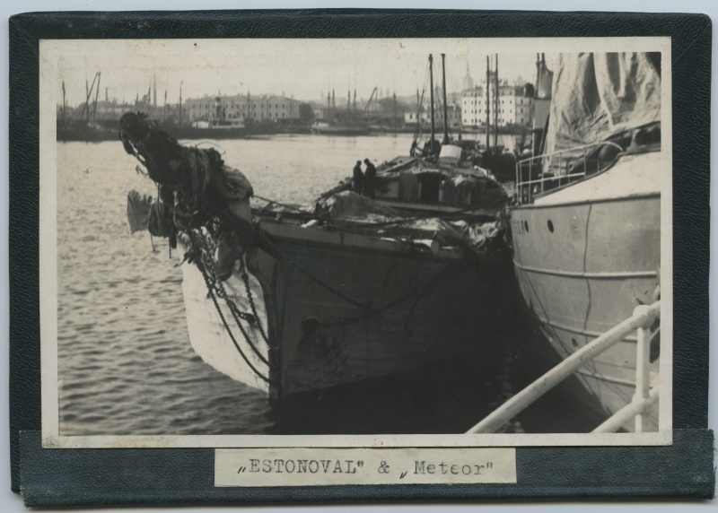 Purjelaev "Estonaval" ja päästelaev "Meteor" sadamas