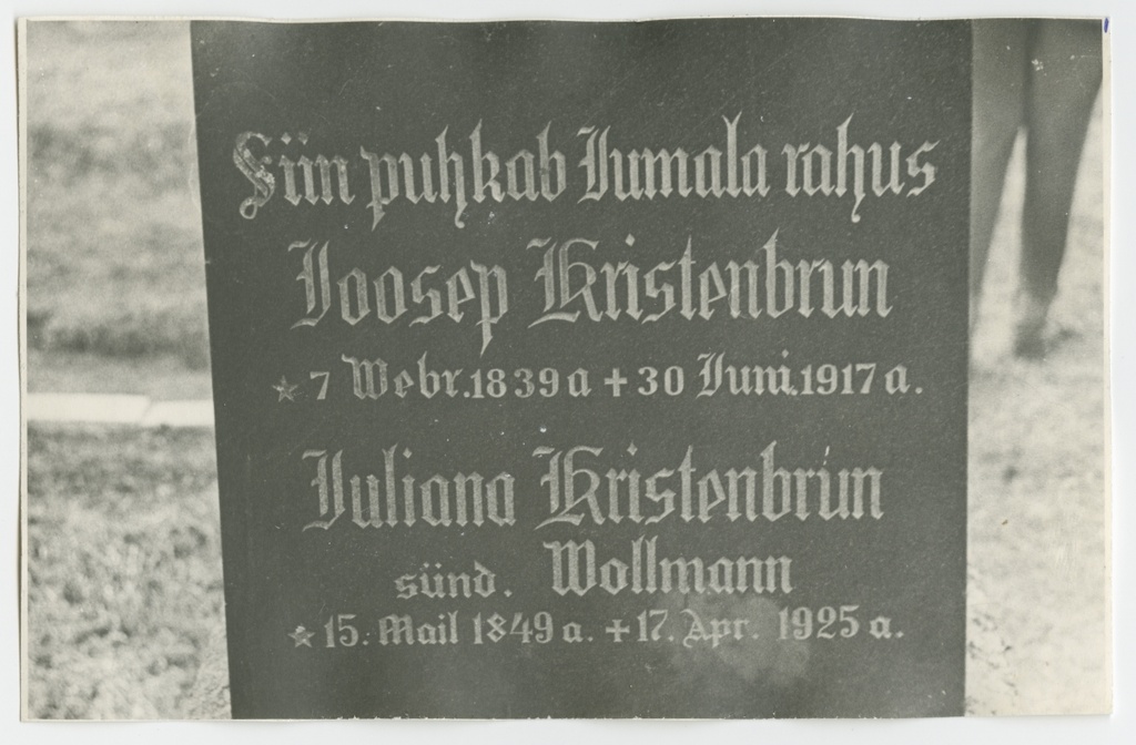 Käsmu merekooli asutaja ja esimese juhataja Joosep Kristenbruni (07.02.1839-30.06.1917) ja tema abikaasa Juliana (15.05.1849-17.04.1925 hauakivi Käsmu kalmistul