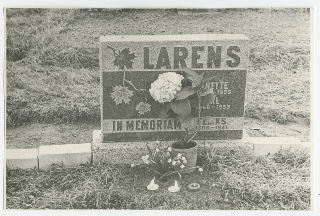 Käsmu merekooli õpetaja Karl Larensi (1866-1953) hauaplats Käsmu kalmistul