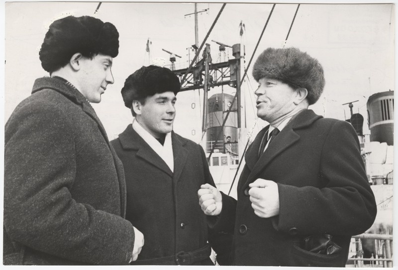 Baaslaeva "Ural" kalameistri abi Mihhail Peigolainen, katlamasinist Adolf Erras ja masinist Sergei Tutsaljuk