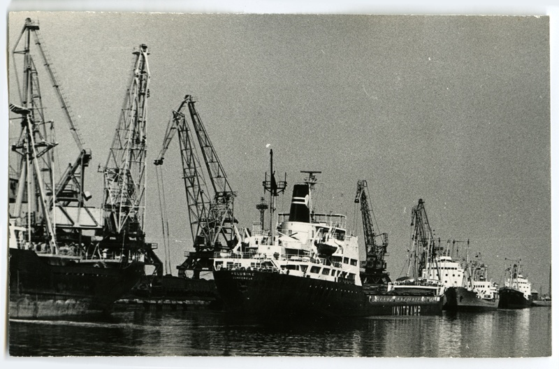 Laevad Tallinna sadamas. Esiplaanil Prantsuse kaubalaev "Melusine".
16.05.1975
