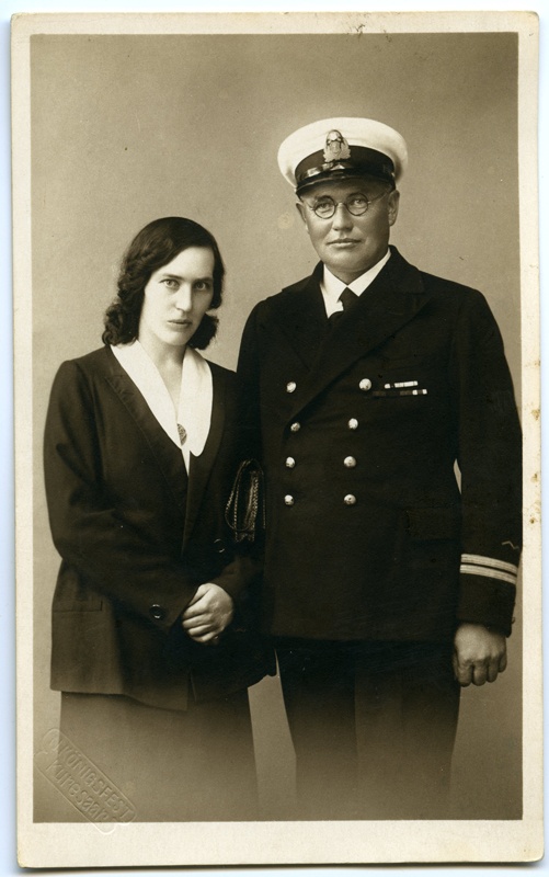 Vilsandi tuletorni ja päästejaama ülem Artur Toom koos naisega