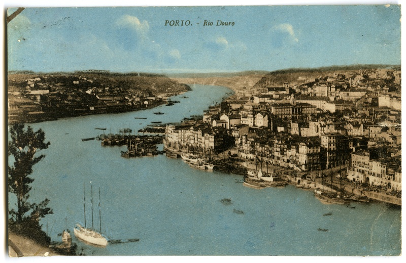 Vaade Porto linnale Douro jõe suudmes
