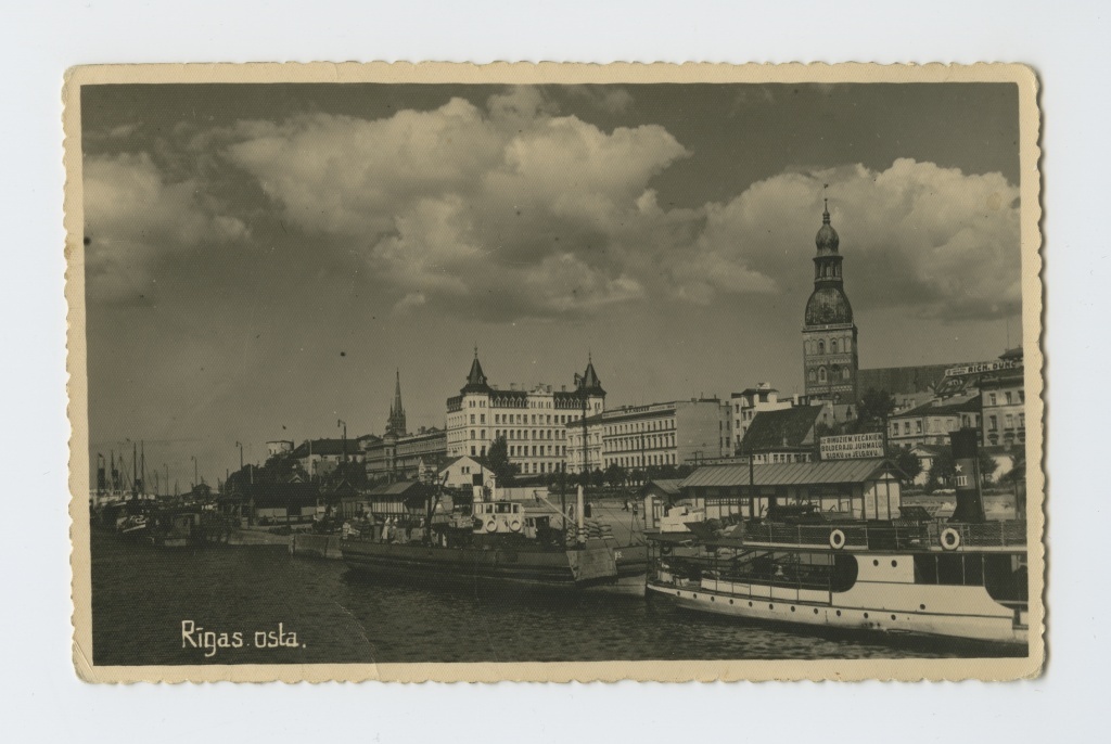 Fotopostkaart. Läti.  Vaade Riia linnale ja sadamale