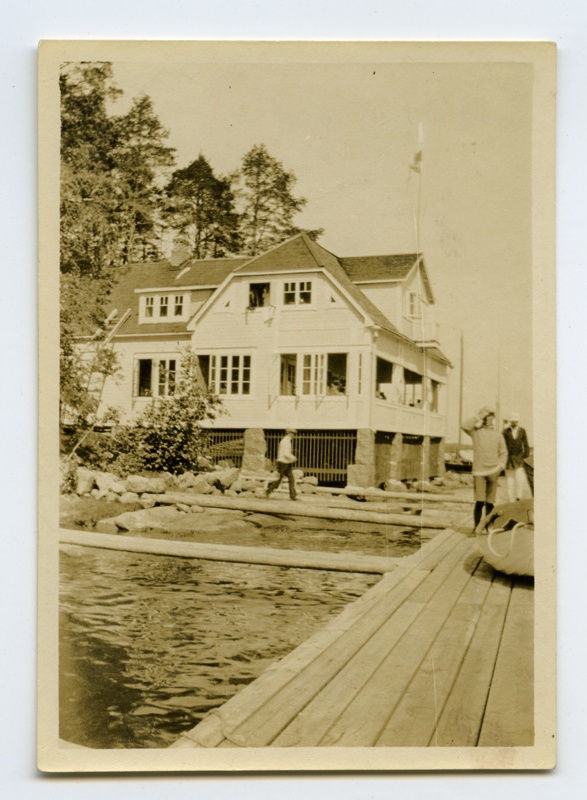 Jahtklubi(?) hoone ja sadam