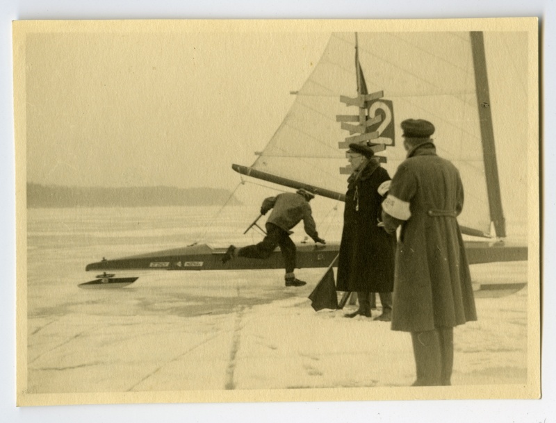 Nikolai Vekšin kohtunikuna jääpurjetamise võistlusel