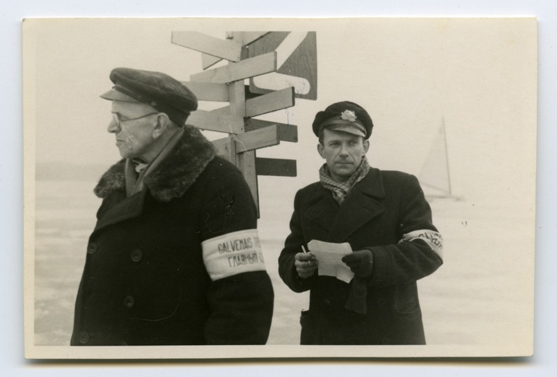 NSV Liidu meistrivõistlused jääpurjetamises. Peakohtunik Nikolai Vekšin ja kohtunik Zvedersen pöördemärgi juures.