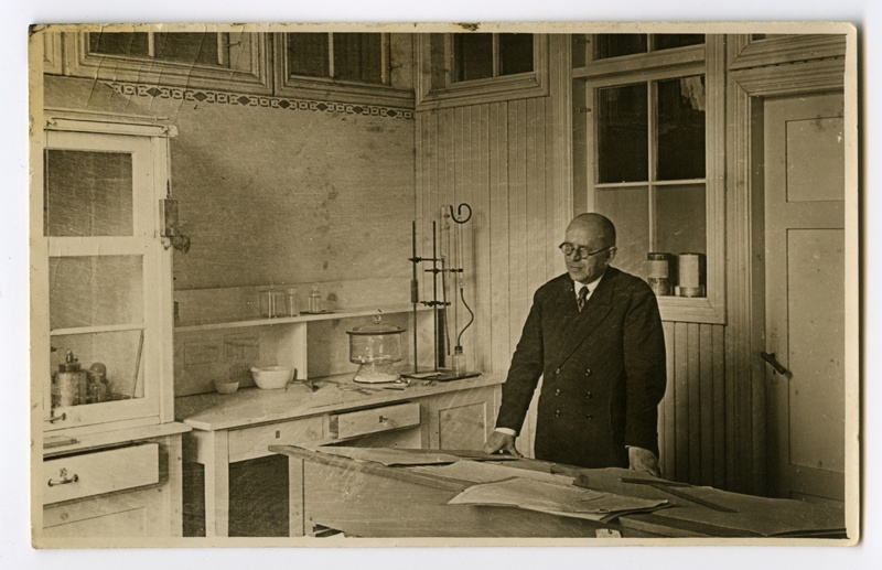 Nikolai Vekšin laboratooriumis