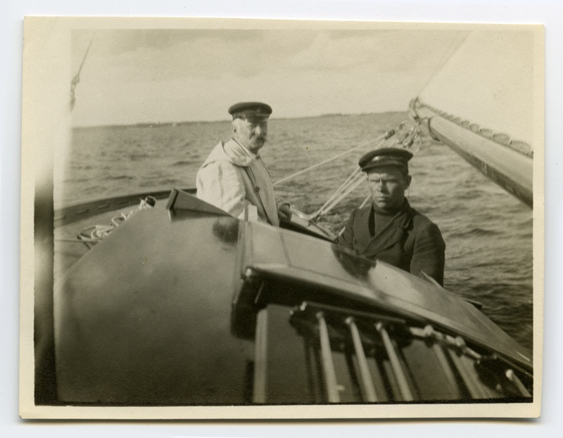 Kaks meest jahiga "Tjuljen II" merel