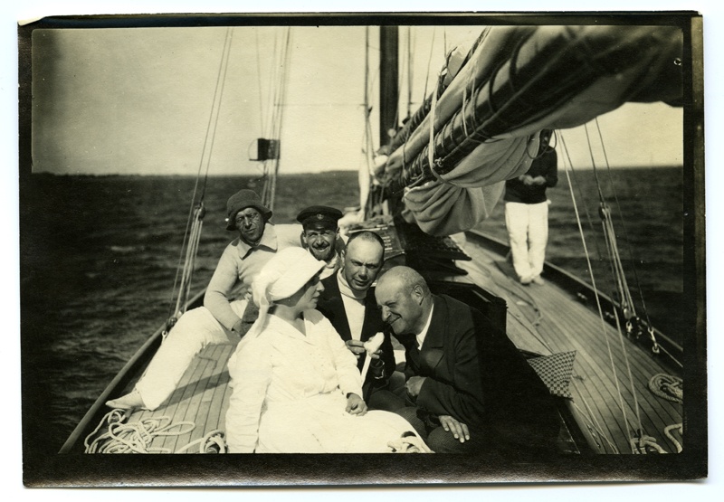 Nikolai Vekšin seltskonnaga purjetamas