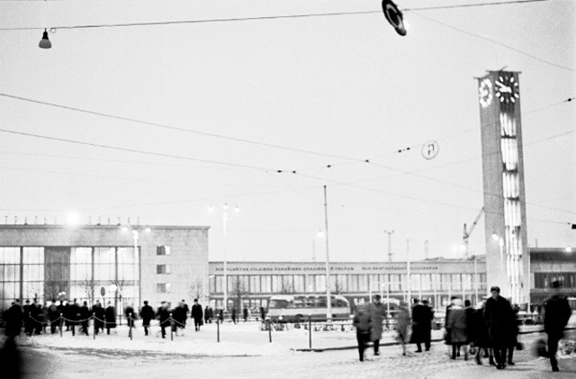 Õhtune Riia raudteejaam.