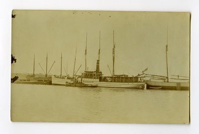 Reisiaurik ''Dagmar'' Heinaste sadamas  duplicate photo