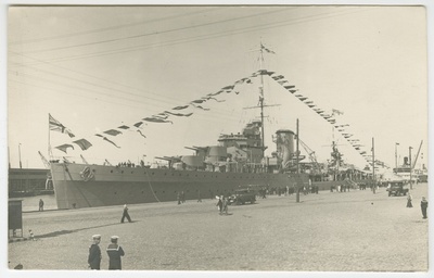 Suurbritannia ristleja HMS Neptune Tallinnas Vanasadamas.  duplicate photo