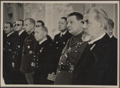 Allveelaevastiku Sihtkapitali juhatuse liikmed Riigivanema vastuvõtul Kadriorus.  similar photo
