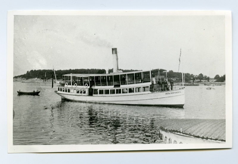 Reisiaurik "Ust-Narovsk" Narva jõel