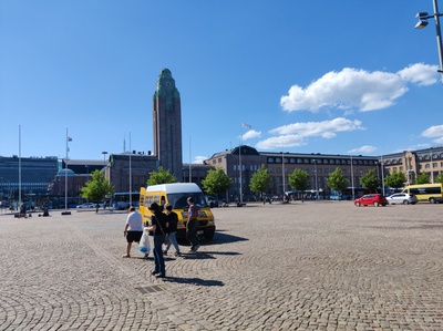 Helsingin rautatieasema ja rautatientori, arkkitehti C. A. Edelfelt, 1861. Vasemmalla Kaivokatu ja Kaivokadun kaivo. rephoto