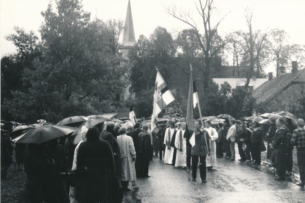 Lüganuse, Vabadussõjas langenute mälestussamba taasavamine 30.09.1989
