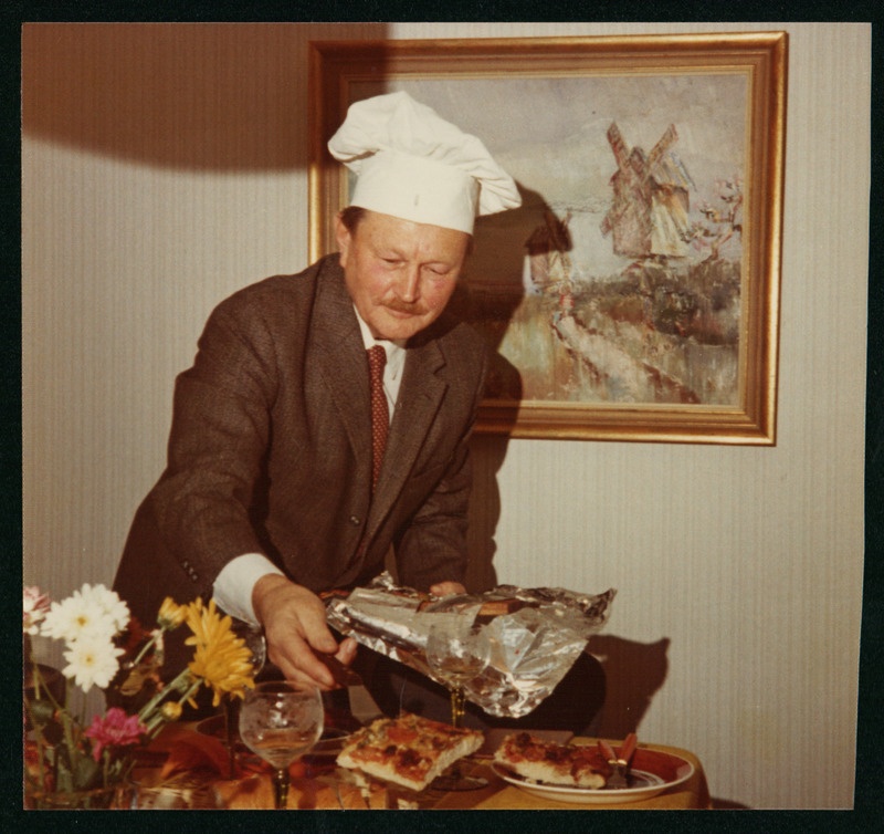 Gustav Ränk kokamütsiga