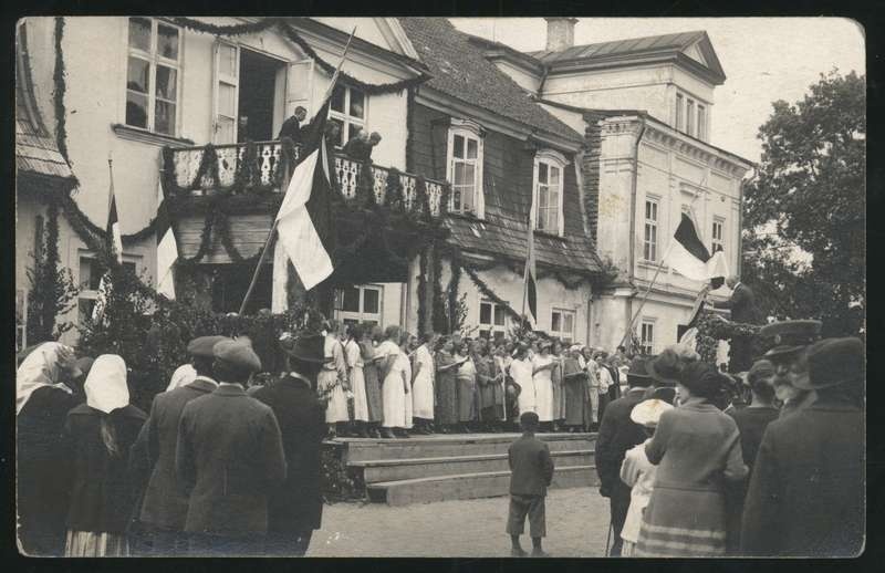 fotopostkaart, Halliste khk, Abja mõis , peahoone kool'ina, laulukoor, trepp, u 1925