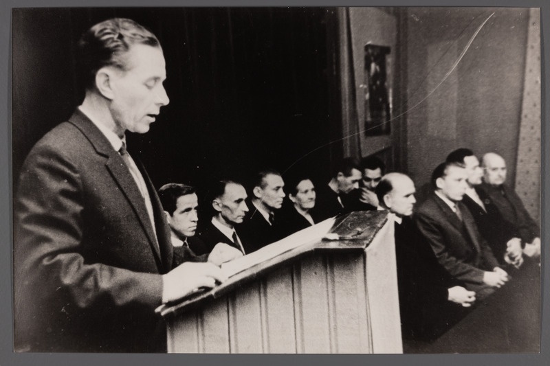 Ettekande Kuressaare Tööstuskooli 40-aastasest tegevusest tegi Evald Koosma.