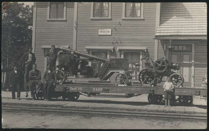 fotopostkaart, Halliste khk, Abja raudteejaam, jaamahoone, inimesed, lahtine vagun, traktor H. Lanz, 15.07.1924