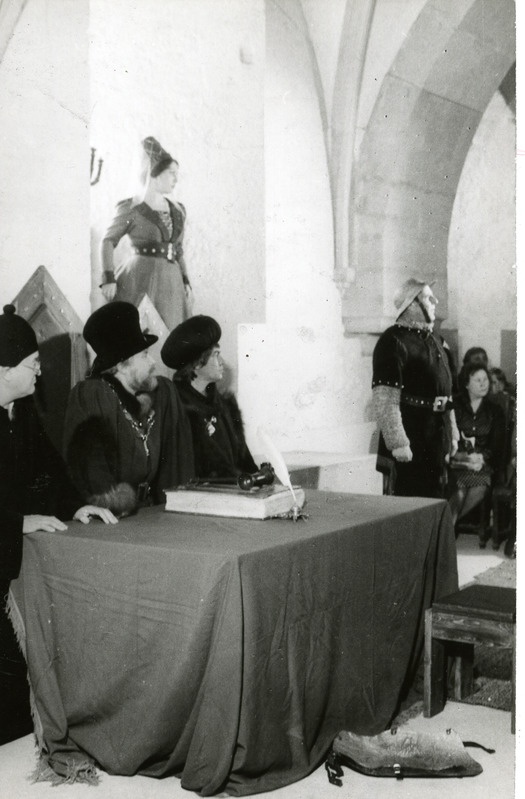 Stseen Estonia teatri etendusest Raeooper Kuressaare linnuse kapiitlisaalis 1986.a.