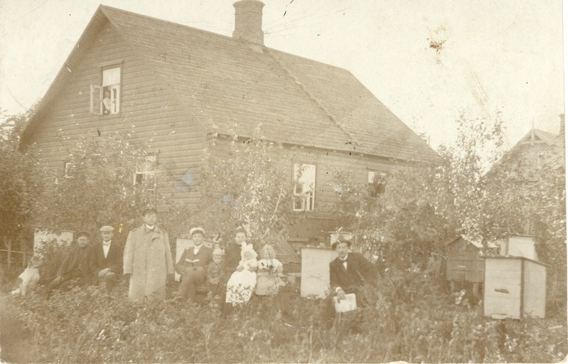 Iisaku inimesed Palmbergi hoovil